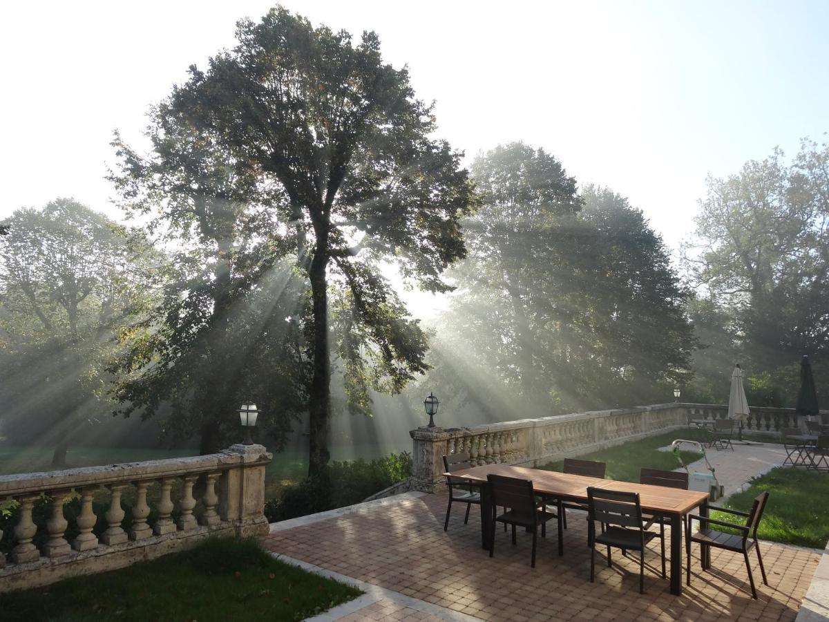 Chateau De Laroche Bed and Breakfast Vianne Esterno foto