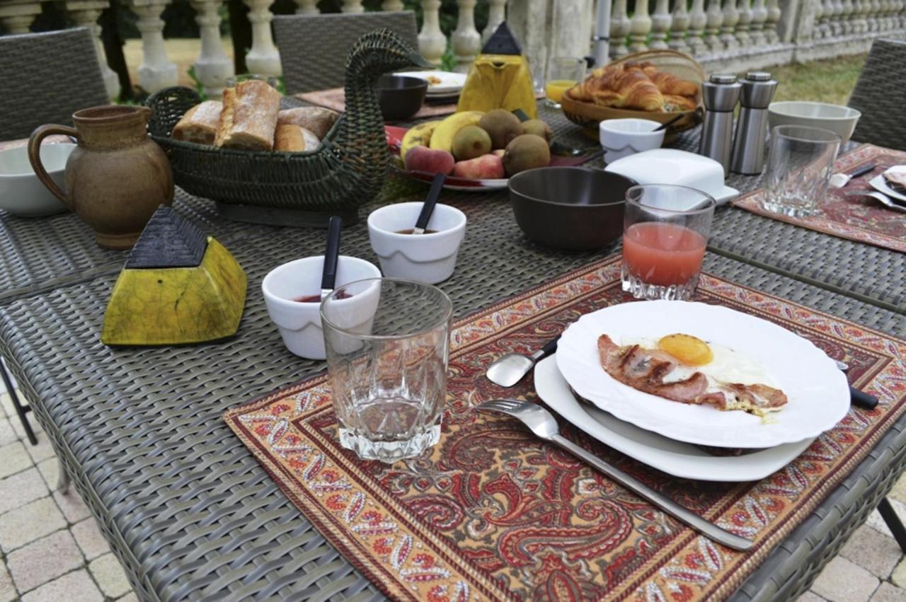 Chateau De Laroche Bed and Breakfast Vianne Esterno foto